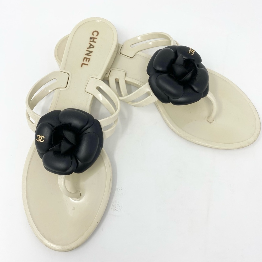 AUTHENTIC 💎 CHANEL DARK WHITE CC LOGO THONG FLAT SANDALS SLIDES EU 39 CAMELLIA - Picture 7 of 15